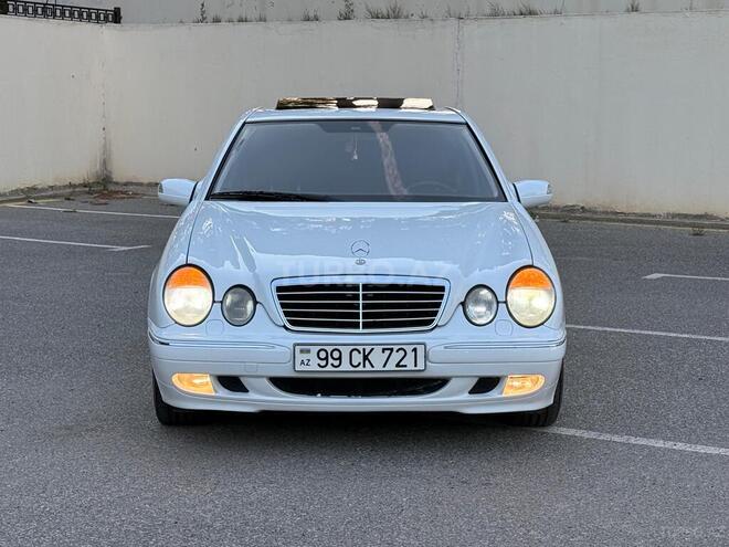 Mercedes E 240-11