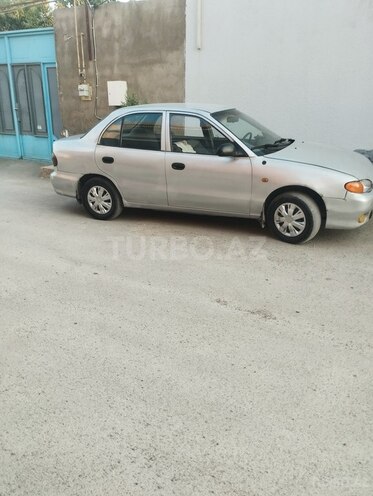 Hyundai Accent-2