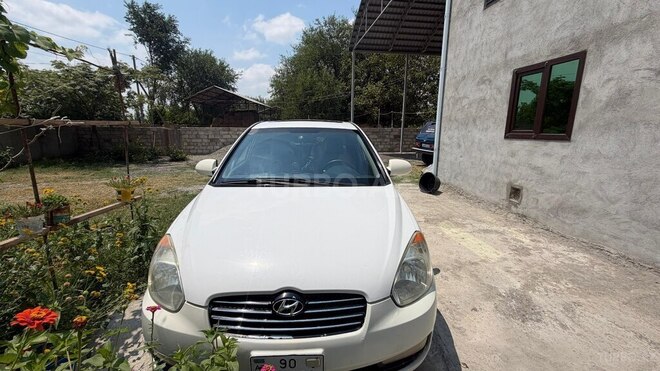 Hyundai Accent-2