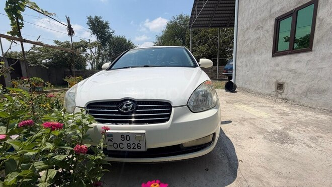 Hyundai Accent-1