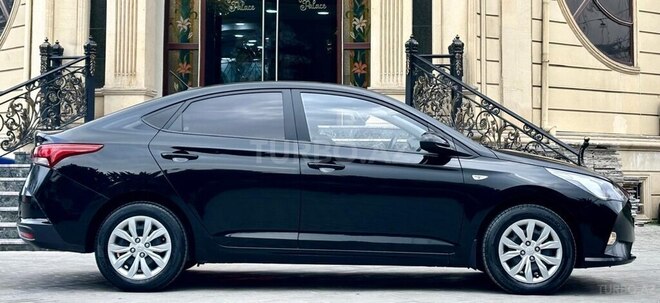 Hyundai Accent-7