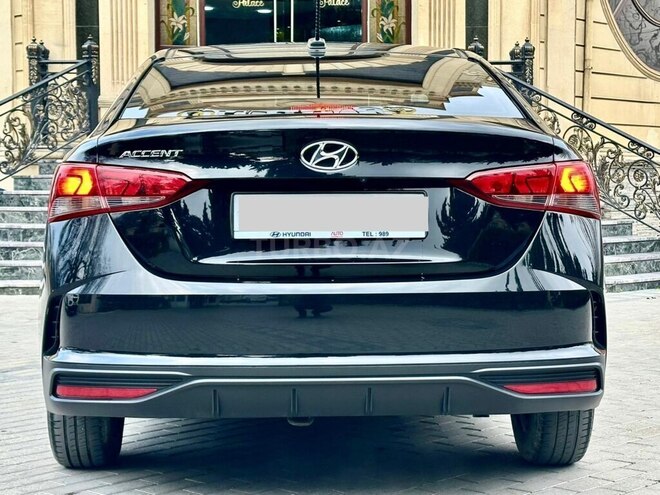 Hyundai Accent-11