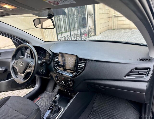 Hyundai Accent-14