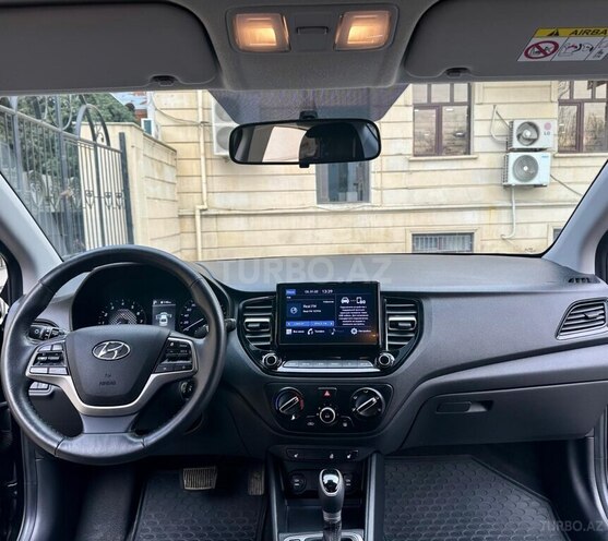 Hyundai Accent-13