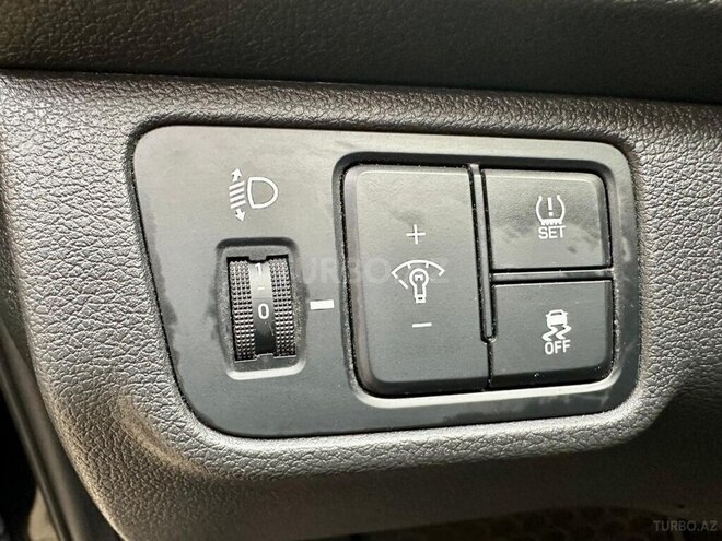 Hyundai Accent-15