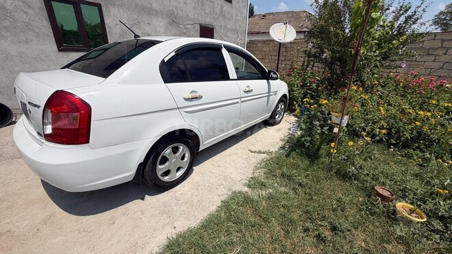 Hyundai Accent-4