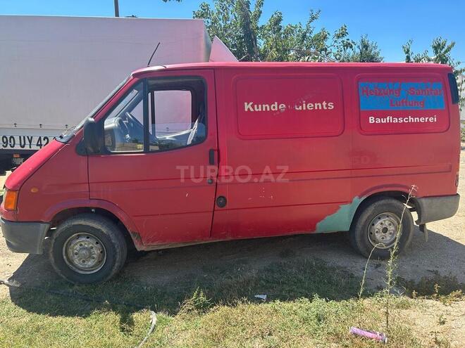 Ford Transit-8