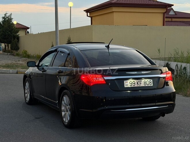 Chrysler 200-6