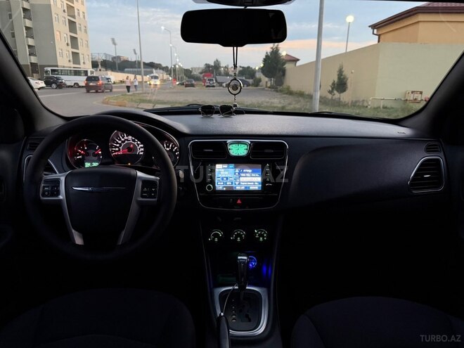 Chrysler 200-12