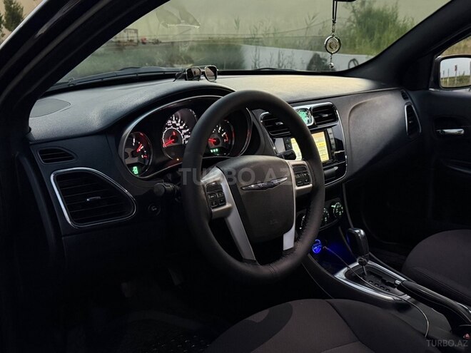Chrysler 200-10