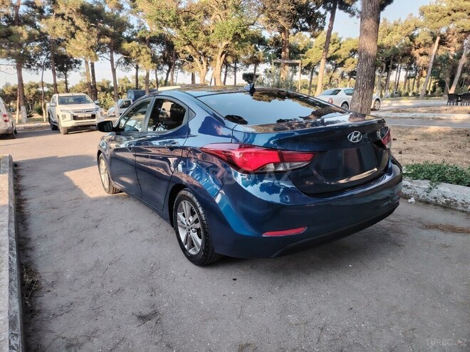 Hyundai Elantra-3