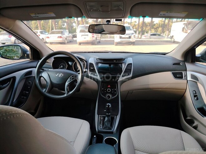Hyundai Elantra-8