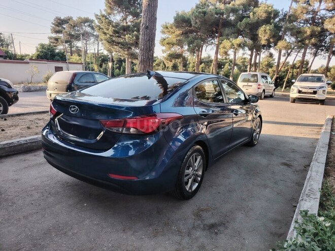 Hyundai Elantra-4