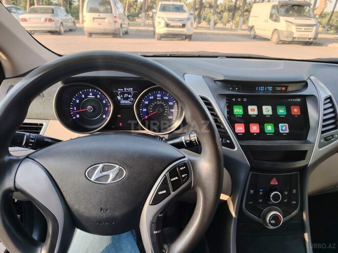 Hyundai Elantra-10
