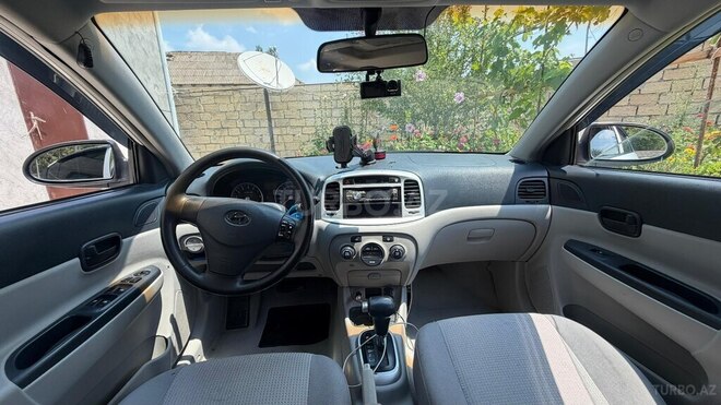 Hyundai Accent-10