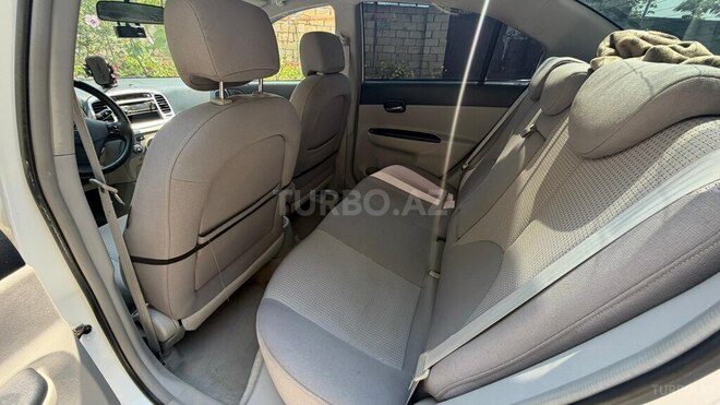 Hyundai Accent-17