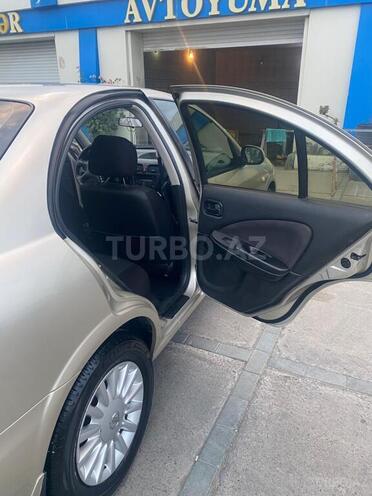 Nissan Sunny-5