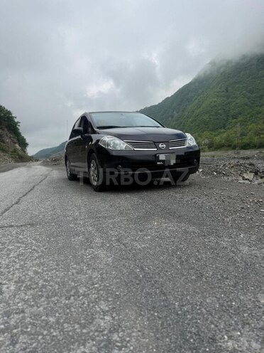 Nissan Tiida-1