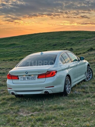 BMW 530e-11