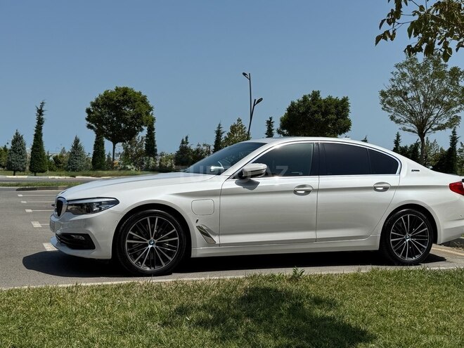 BMW 530e-10