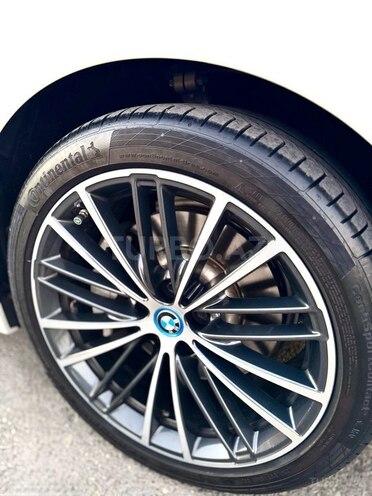 BMW 530e-4