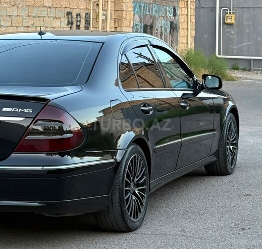 Mercedes E 320-9