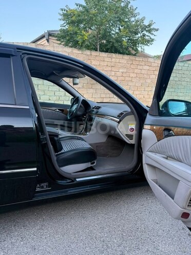 Mercedes E 320-11