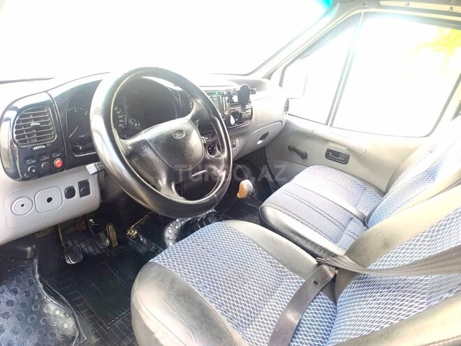 Ford Transit-11