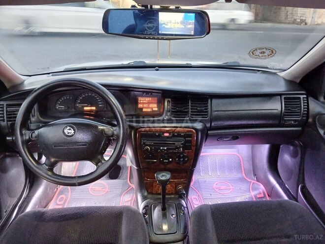 Opel Vectra-17