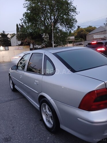 Opel Vectra-12