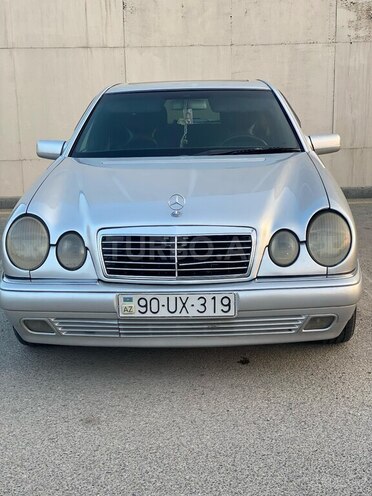 Mercedes E 240-1