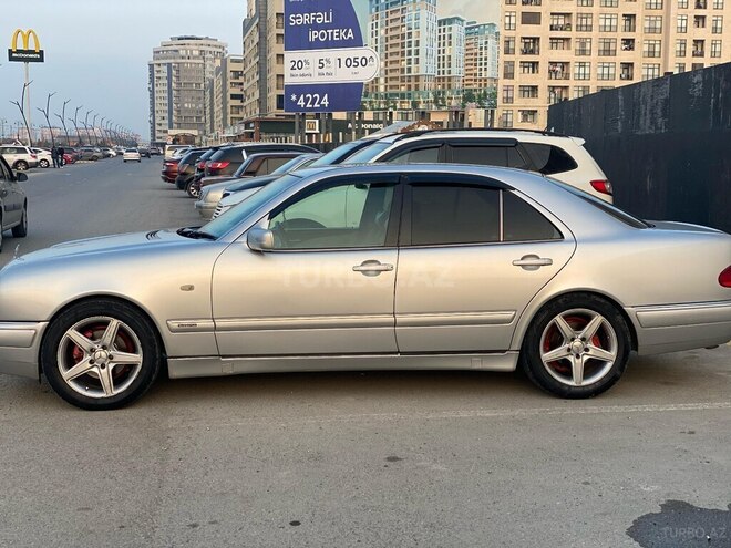 Mercedes E 240-3