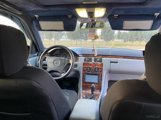 Mercedes E 240-7