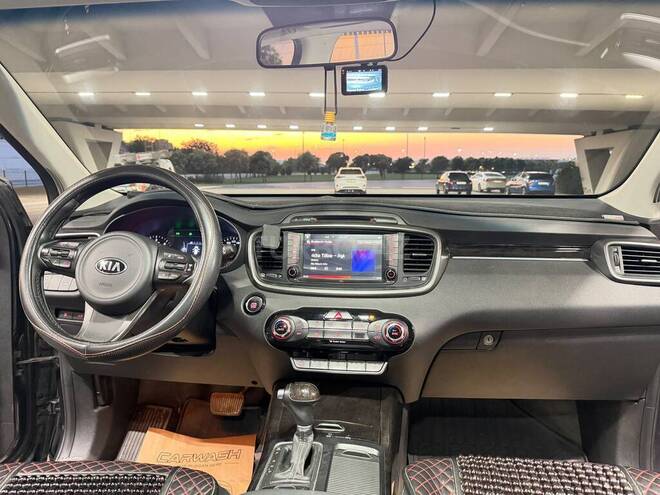 Kia Sorento-13