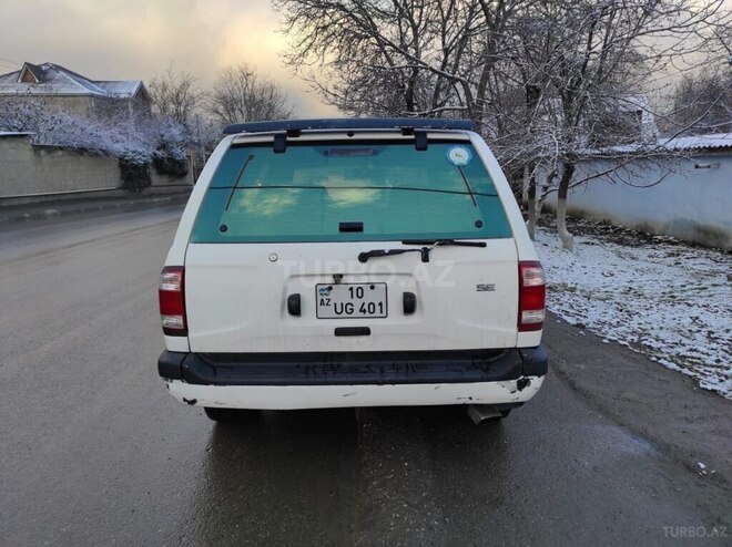 Nissan Pathfinder-2