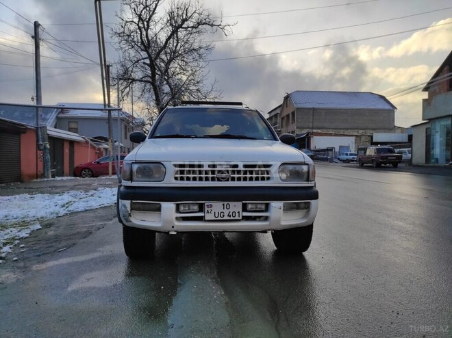 Nissan Pathfinder-1