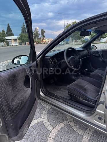 Opel Vectra-12