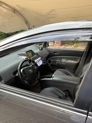 Toyota Prius-12