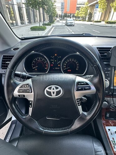 Toyota Highlander-21