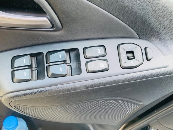 Hyundai ix35-12