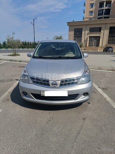 Nissan Tiida-1