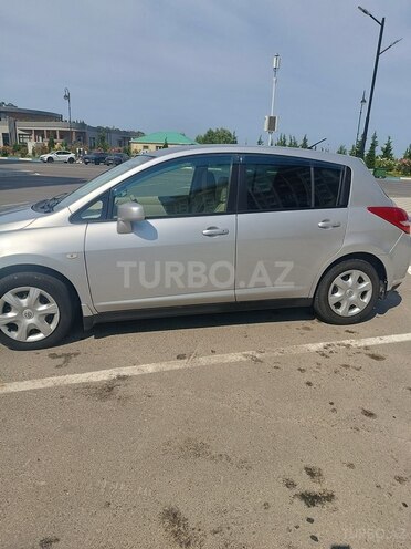 Nissan Tiida-7