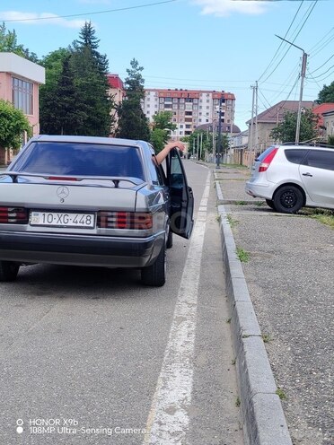 Mercedes 190-2