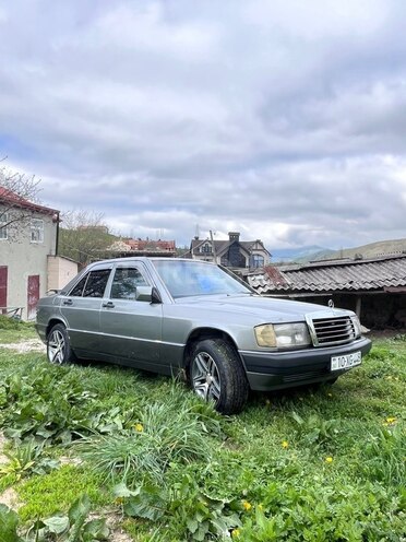 Mercedes 190-8
