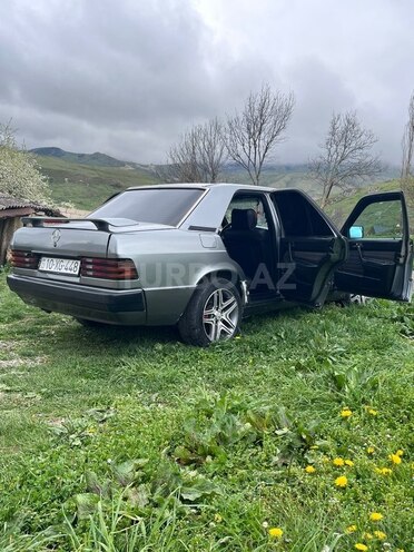 Mercedes 190-4