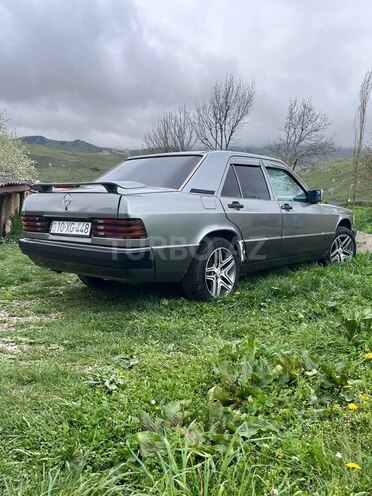 Mercedes 190-5