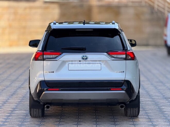 Toyota RAV4-9
