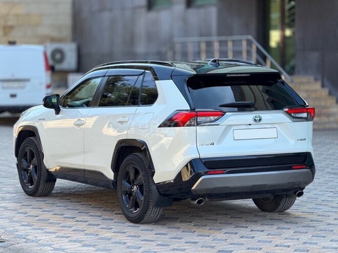 Toyota RAV4-8