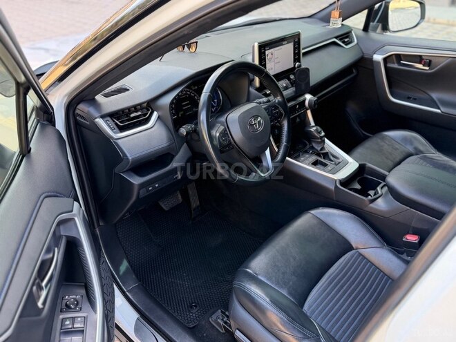 Toyota RAV4-12