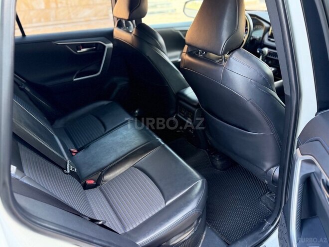 Toyota RAV4-14